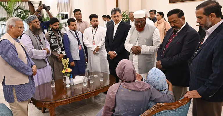 প্রধান উপদেষ্টা, রাজনৈতিক দলের নেতারা ও হাদির পরিবার